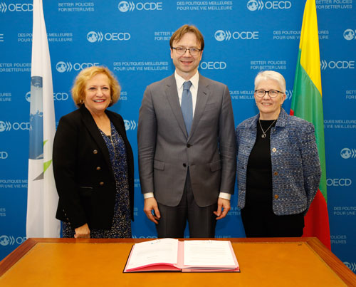 The OECD Development Assistance Committee welcomes Lithuania as its 31st member: DAC Chair Susanna Moorehead with Lithuanian First Deputy Chancellor Rolandas Kriščiūnas and OECD Deputy Secretary-General Kerri-Ann Jones. Credit: OECD/Andrew Wheeler